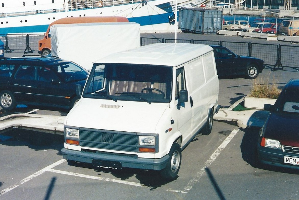 Цельнометаллический фургон Fiat Ducato. г. Санкт-Петербург, площадь Морской Славы