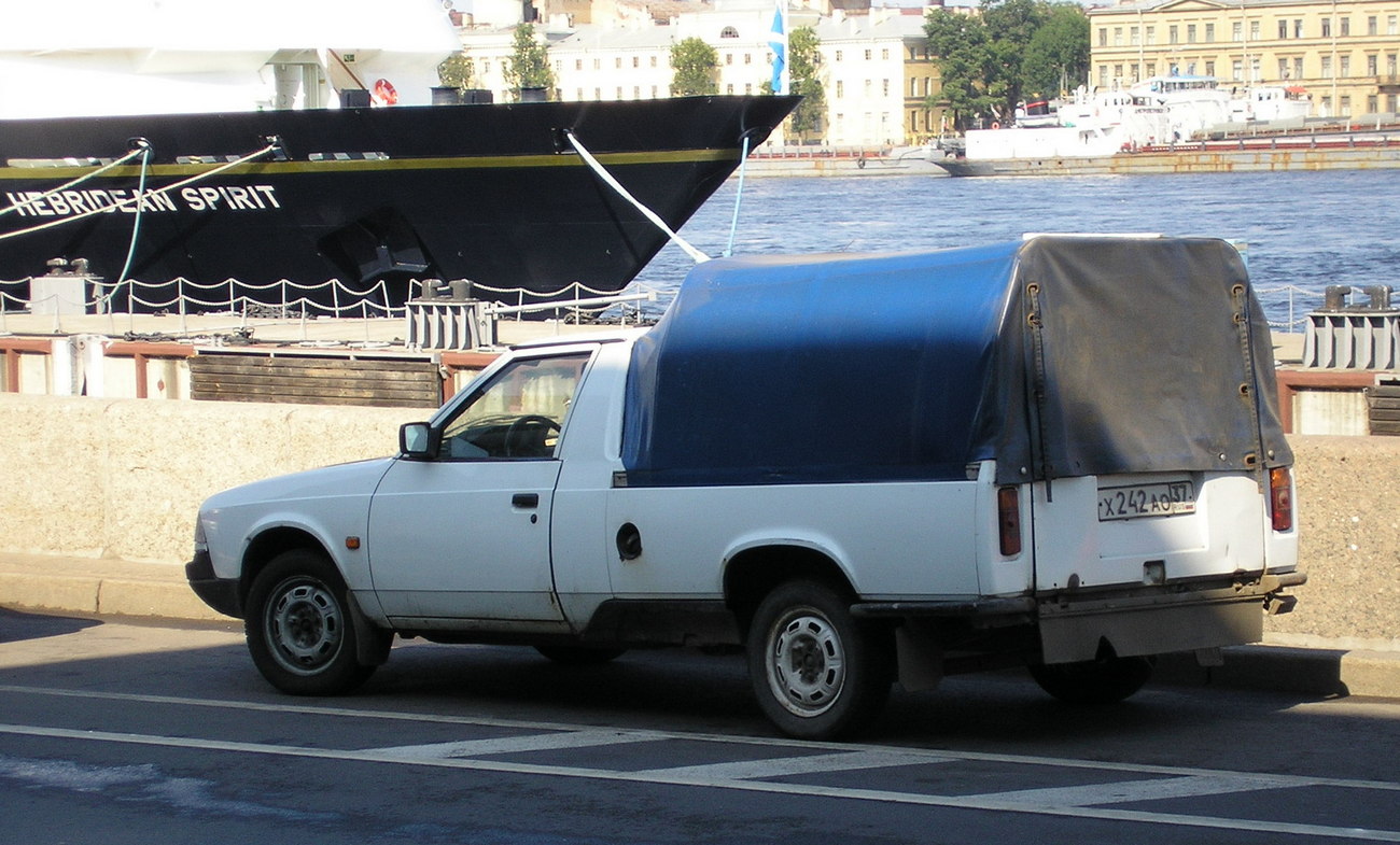 Пикап АЗЛК-2335 Москвич #Х242АО37. г. Санкт-Петербург, Английская набережная