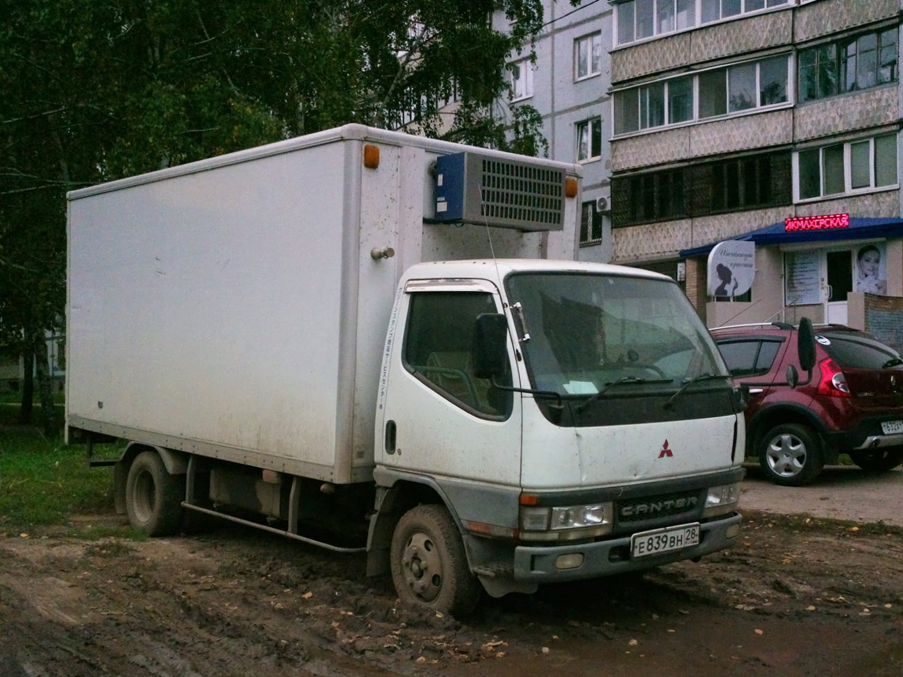 Рефрежираторный фургон на шасси Mitsubishi Canter #Е839ВН28. г. Самара, улица Силина