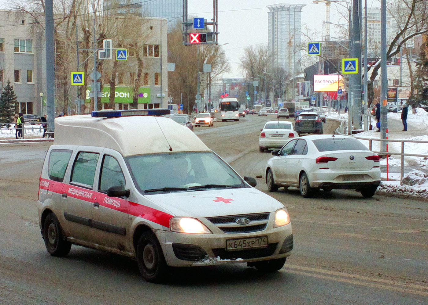 LADA Largus R90 #К645ХР174. Самара, улица Мичурина