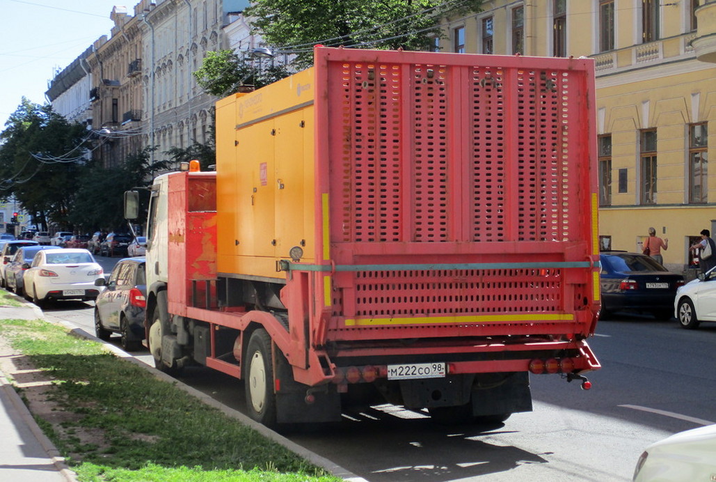 Транспортер агрегатов на шасси Renault Premium 420# М222СО98. Санкт-Петербург.Большая Морская улица