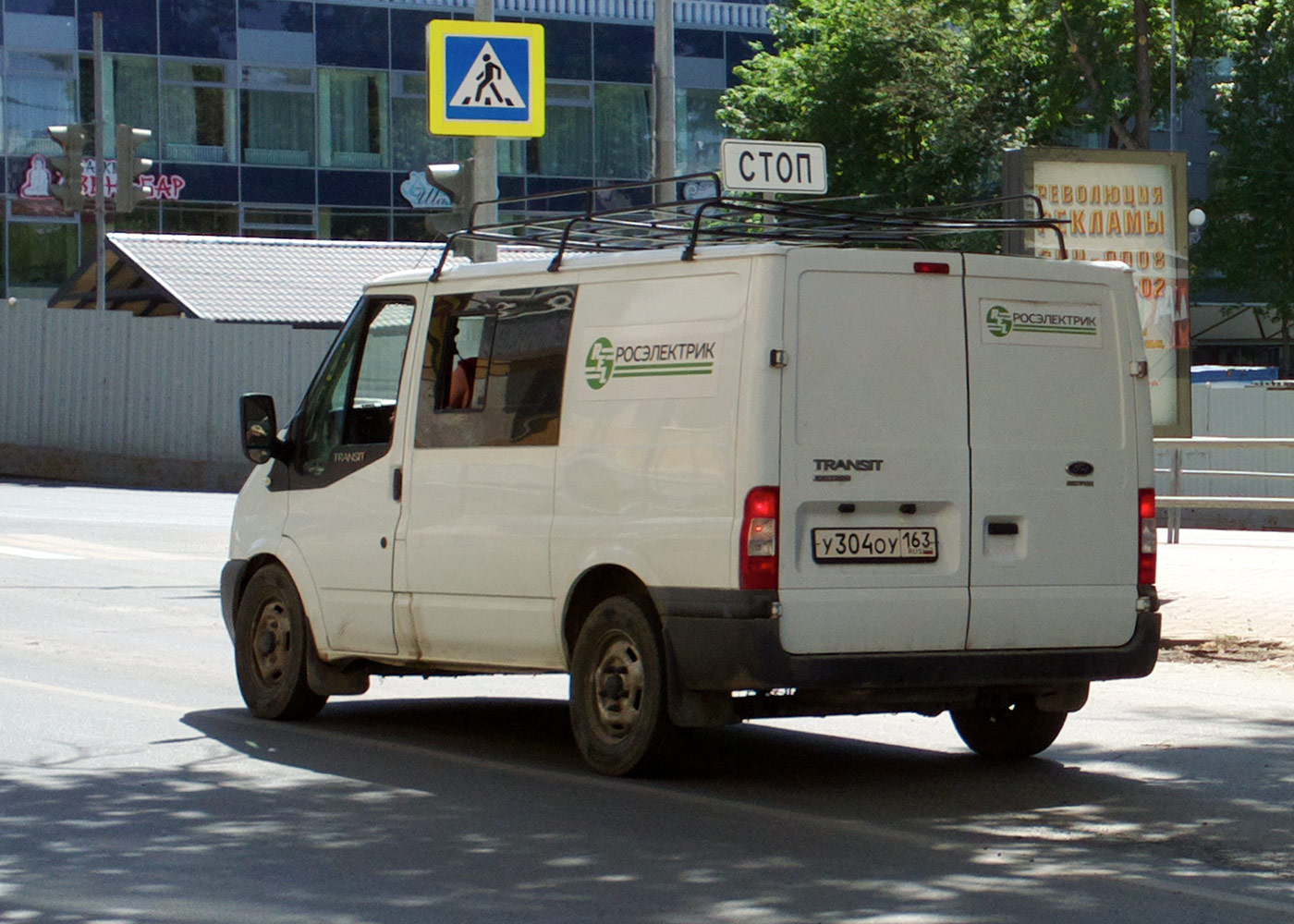 комбинированный фургон Ford Transit Mk7 #У304ОУ163. Самара, Первомайская улица