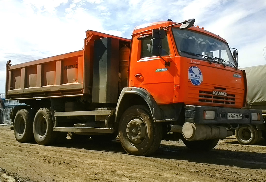 самосвал КамАЗ-65115 #Е262ОВ82. г. Самара, Октябрьская набережная