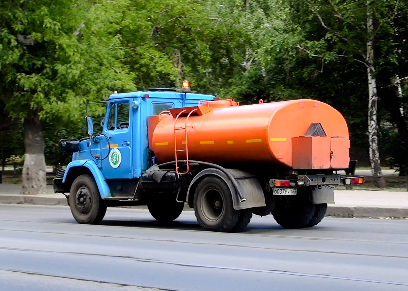 коммунальная машина КДМ-130 на шасси ЗиЛ-433362 #О037УУ163. Самара, улица Мичурина