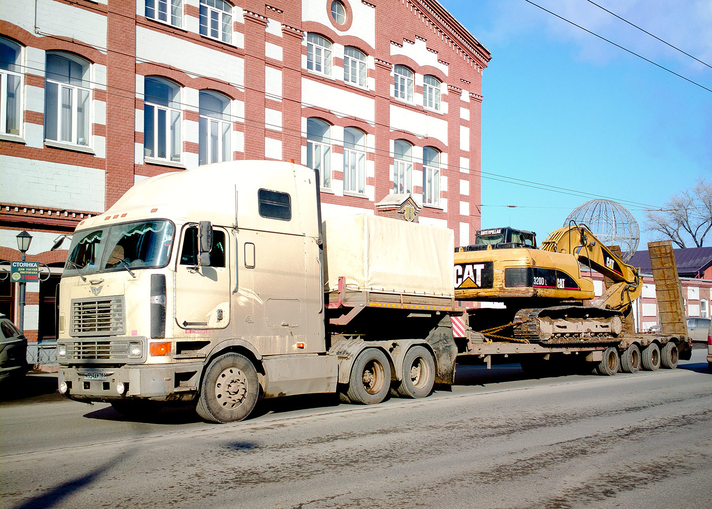 Седельный тягач International 9800 #М954АР163. г. Самара, Волжский проспект