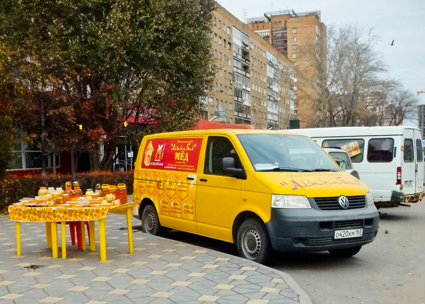 Цельнометаллический фургон Volkswagen Transporter T5 #О420КМ163. г. Самара, проспект Ленина