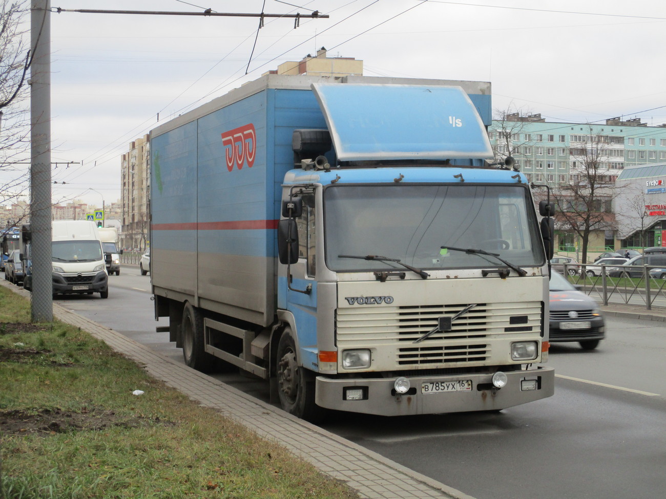 Фургон на шасси Volvo FL7#В785УХ161. Санкт-Петербург, проспект Большевиков